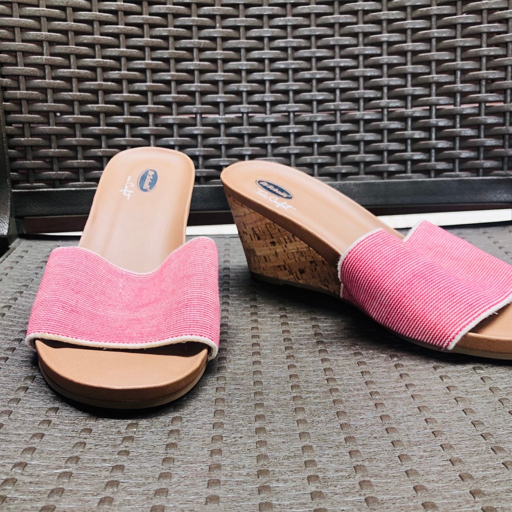 COMFY WEDGE SANDALS